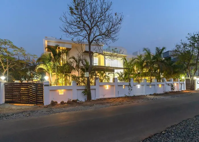 Saffronstays Vedanta - 5Br Luxury Villa With Plunge Pool, Game Zone, Lawn & Tungarli Lake Nearby Lonavala