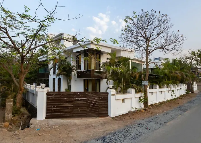 Saffronstays Vedanta - 5Br Luxury Villa With Plunge Pool, Game Zone, Lawn & Tungarli Lake Nearby Lonavala